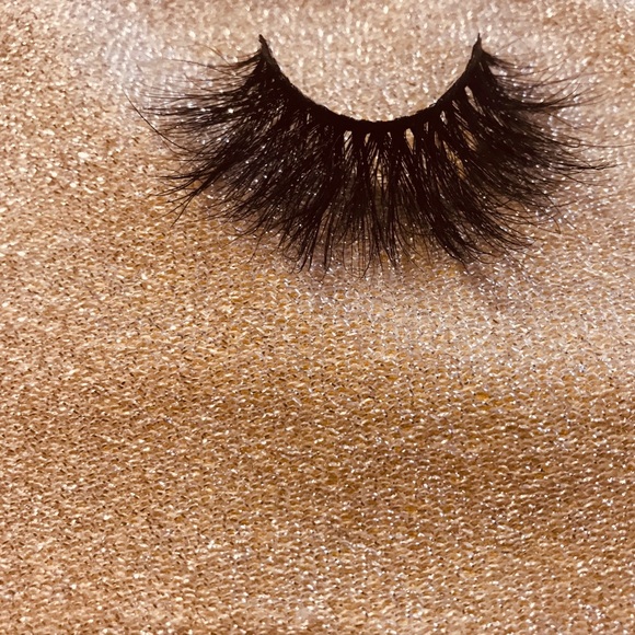 REIGN - Picture 4 of 5